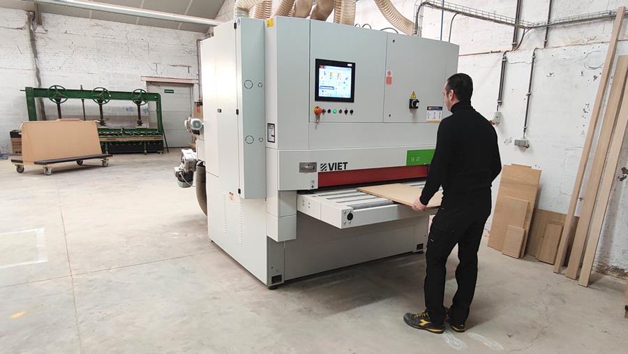 Fineerverhaal verdiepen dankzij schuurmachine op maat