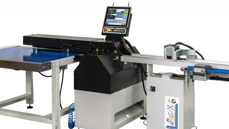 Une découpe entièrement automatisée des parcloses en PVC et en aluminium