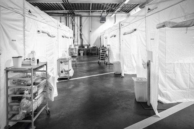 Corona door het oog van een arts/fotografe