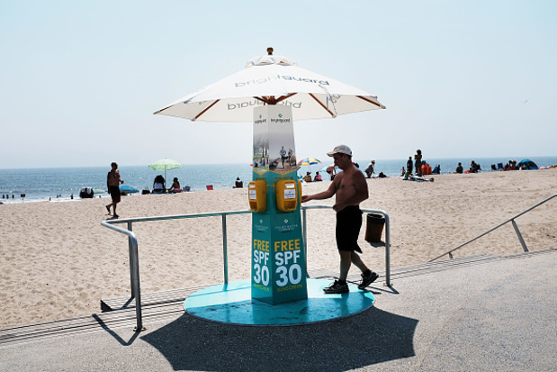 Zonnebrandcrèmes: van een tube zonnecrème tot slimme dispensers