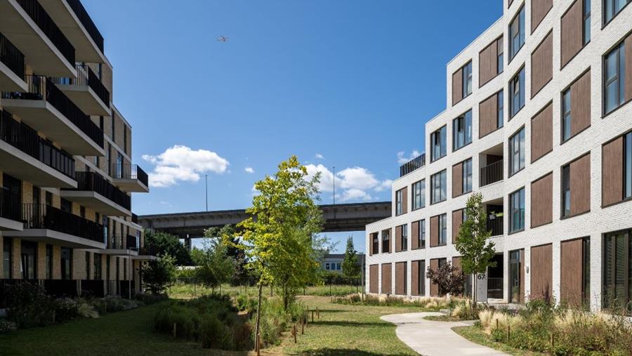 Binst Architects transforme un ancien site industriel en oasis résidentielle verte à Machelen