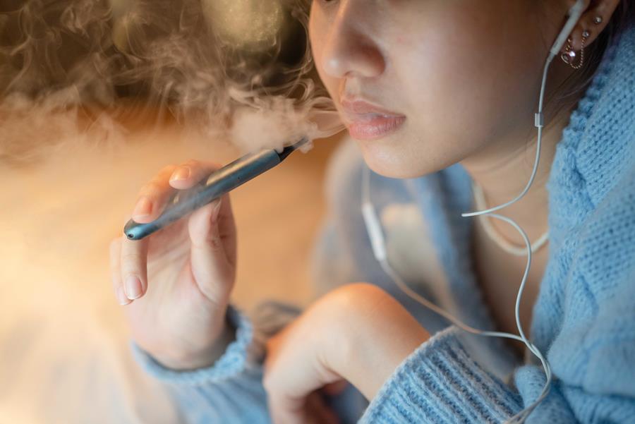 Eén op de vier jongeren gebruikt nicotine: minder sigaretten, meer vapes