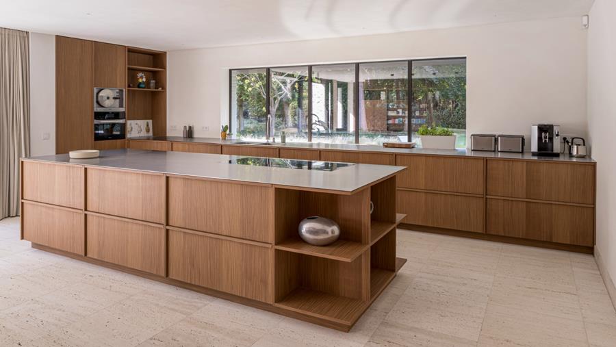 Association maîtrisée entre chaleur du bois et froideur de l'acier inoxydable