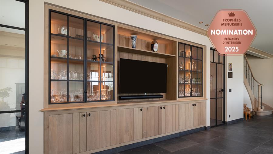 Meuble mural en chêne massif au charme d'antan