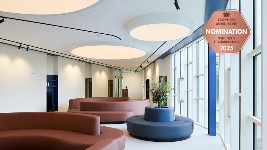 L'intérieur d'un cabinet dentaire allie calme et précision