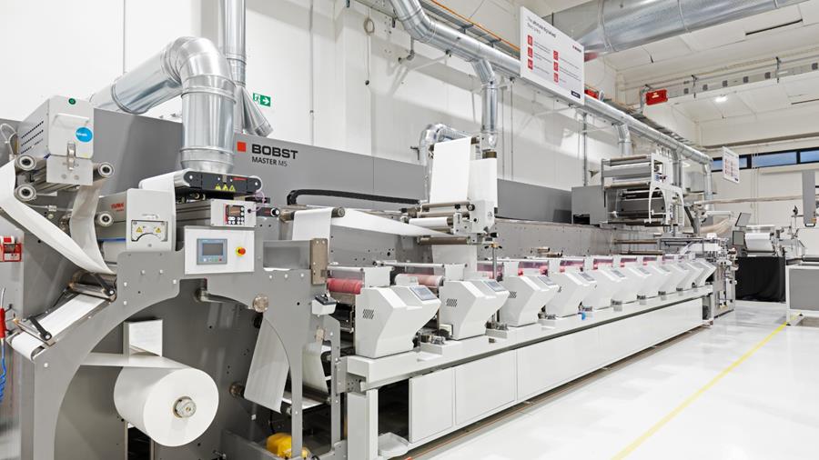Geostick investit dans une presse flexo Bobst Master M5