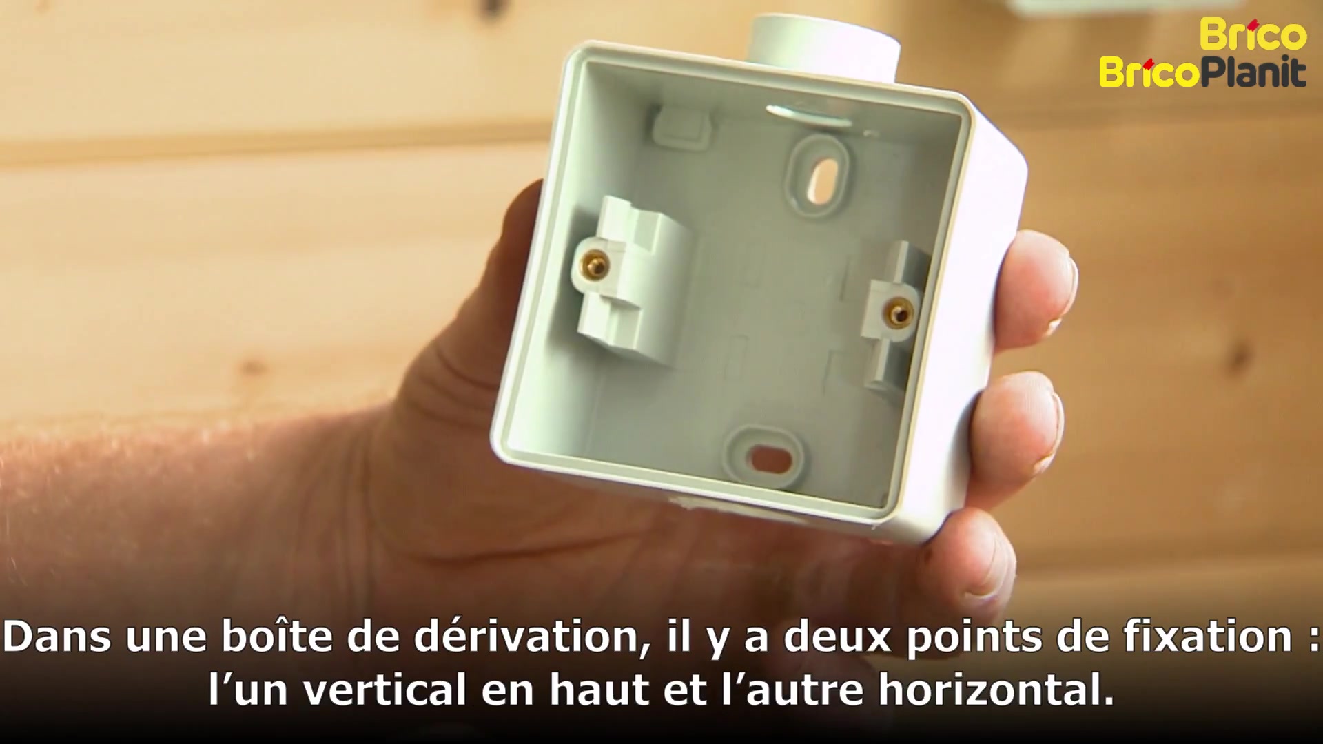 Comment fixer correctement une boîte de raccordement?